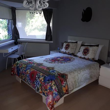 B&B Uccle Bagian luar foto